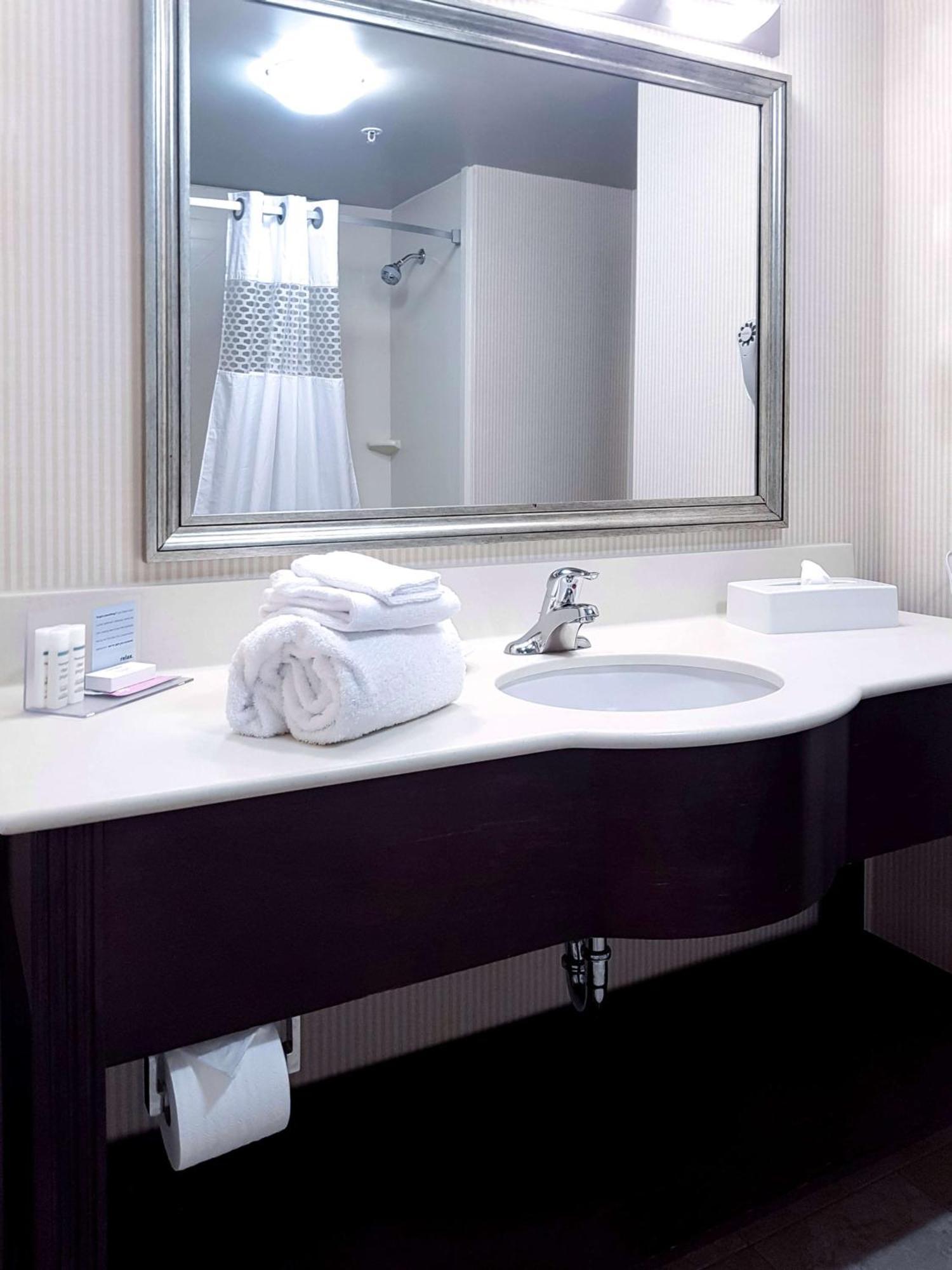 Hampton Inn & Suites By Hilton Edmonton International Airport Leduc Exterior foto
