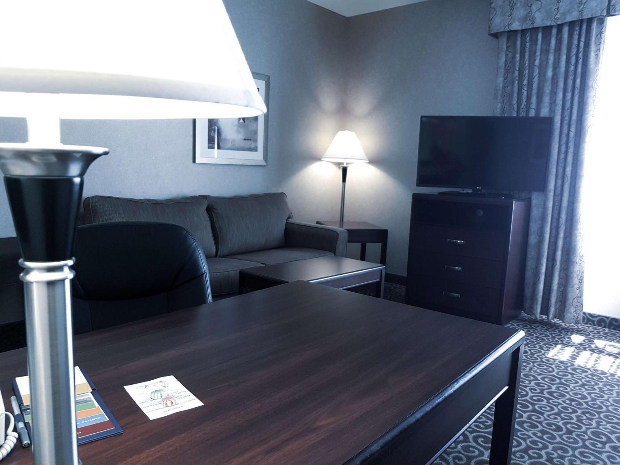 Hampton Inn & Suites By Hilton Edmonton International Airport Leduc Exterior foto